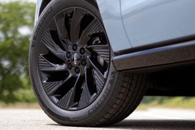 Lincoln driver's side front wheel