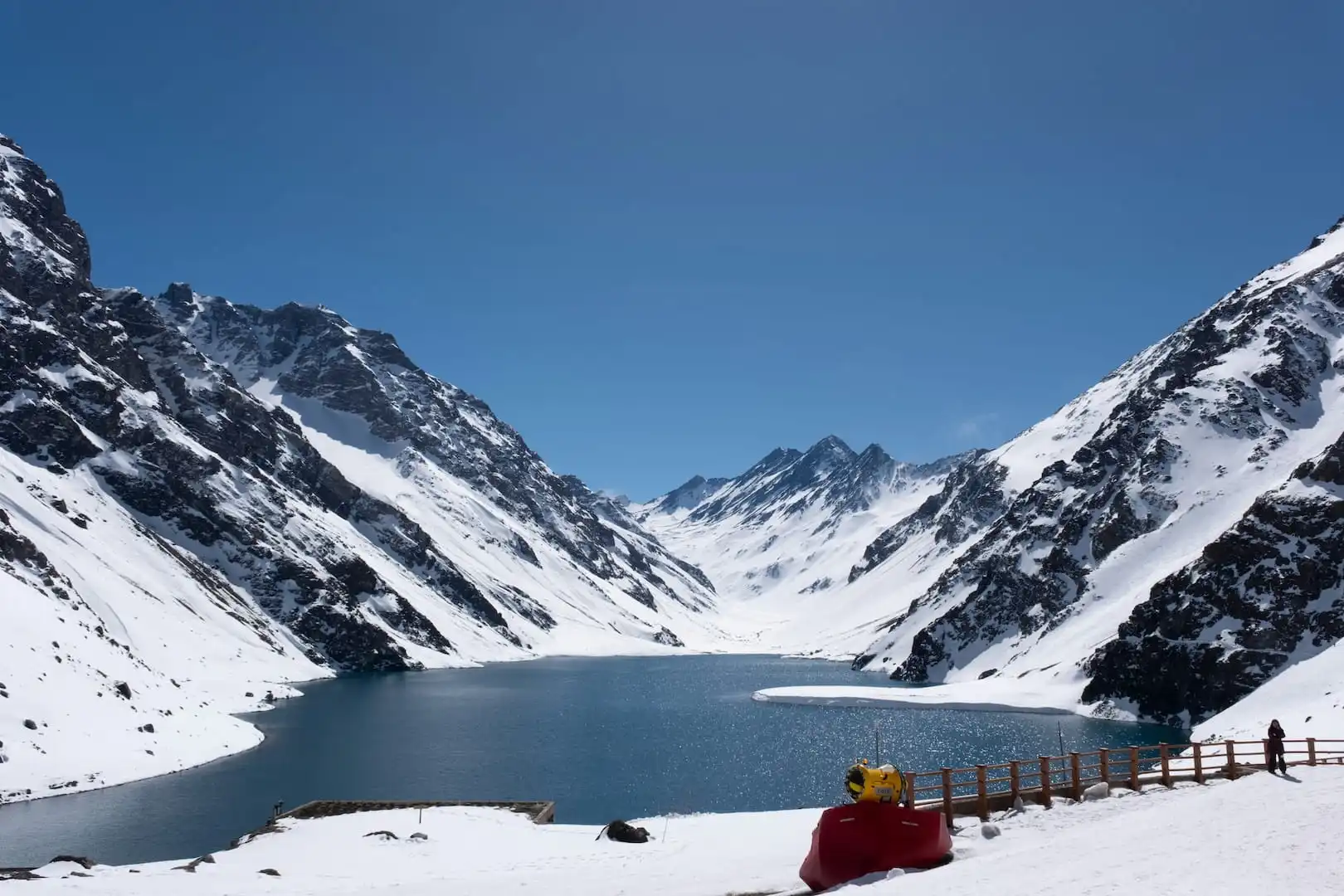 Descubra a Laguna del Inca: Beleza e Mistério no passeio em Portillo