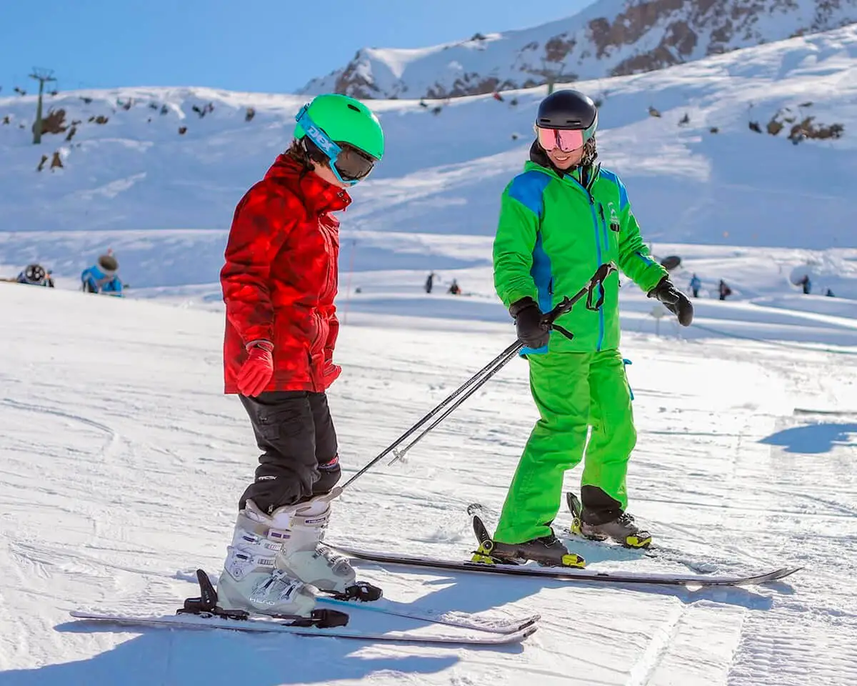 Farellones ou Valle Nevado: qual escolher (e por que El Colorado também é uma opção)