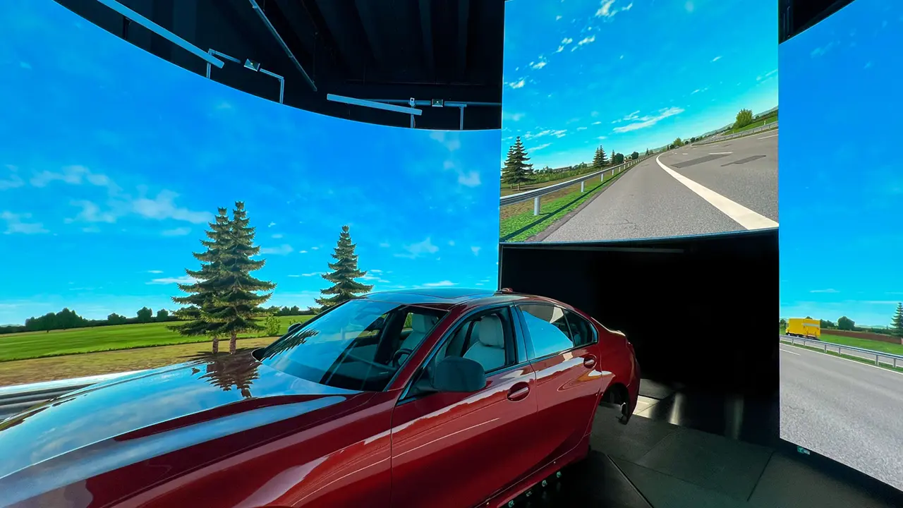 Tor der BMW Fahrsimulation, Ansicht 2