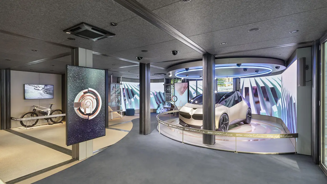 BMW-i-Messestand auf der IAA 2021 mit AV-Technik, Ansicht 7