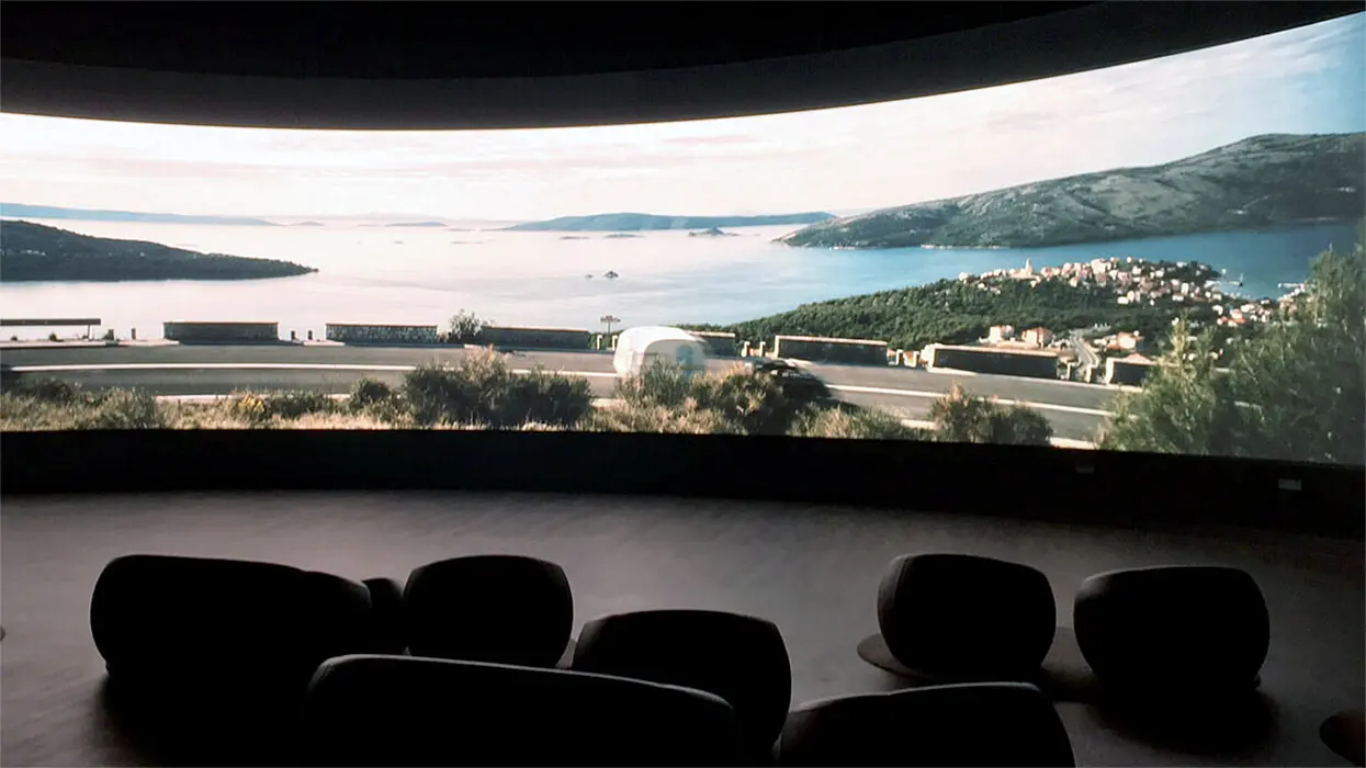 LED-Kino in der VW Autostadt, Ansicht 1