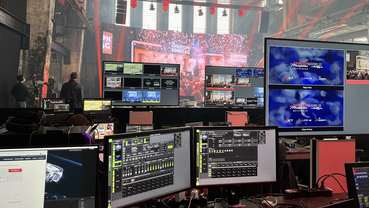 Regie der Grand Media Stage in der Motorworld Metzingen, Ansicht 3