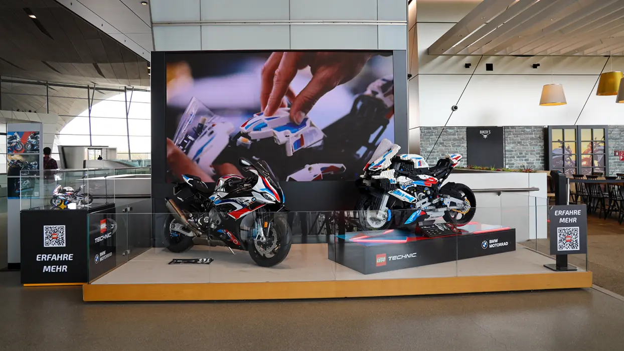 LED-Installation bei den Motorrädern in der BMW Welt, Ansicht 6