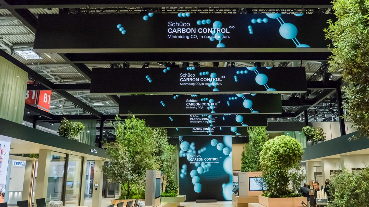 LED-Banner am Schüco-Messestand, Ansicht 11