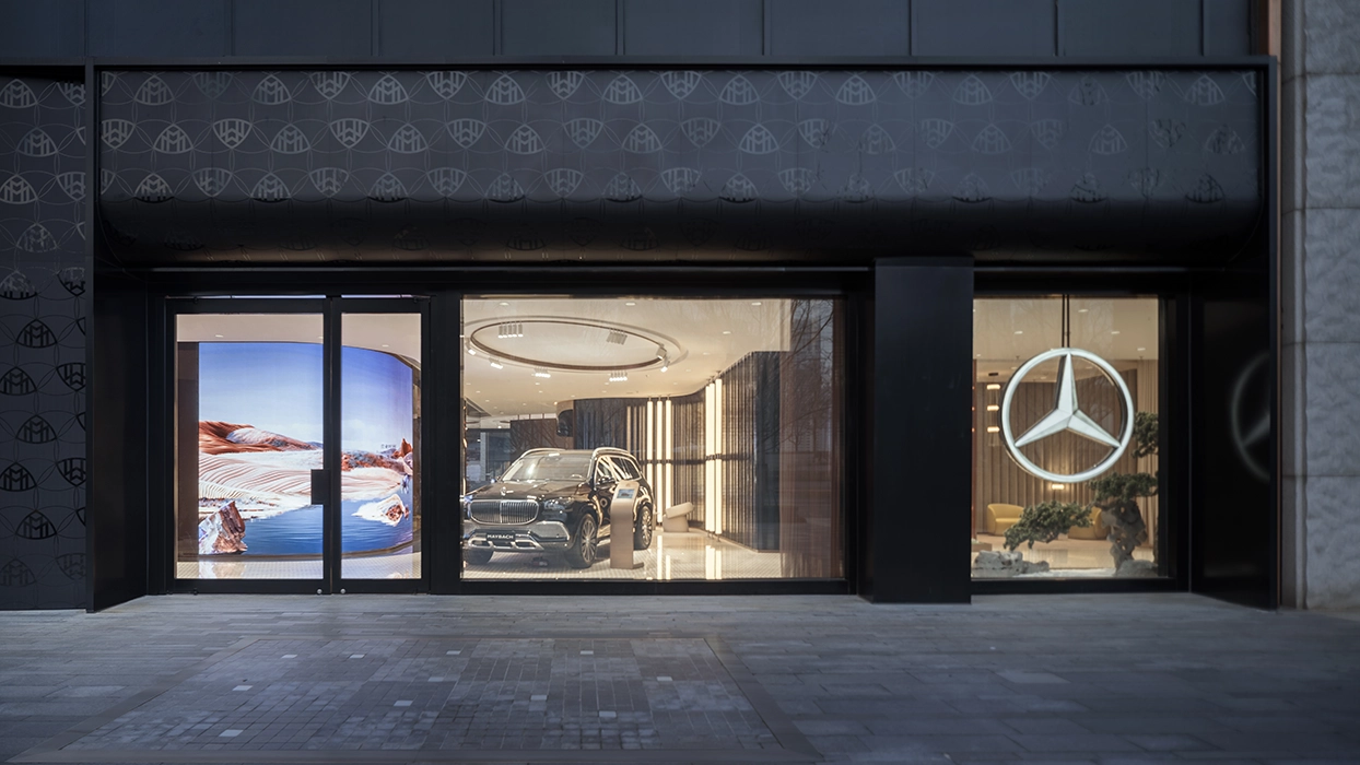 Mercedes-Benz-Showroom in London.