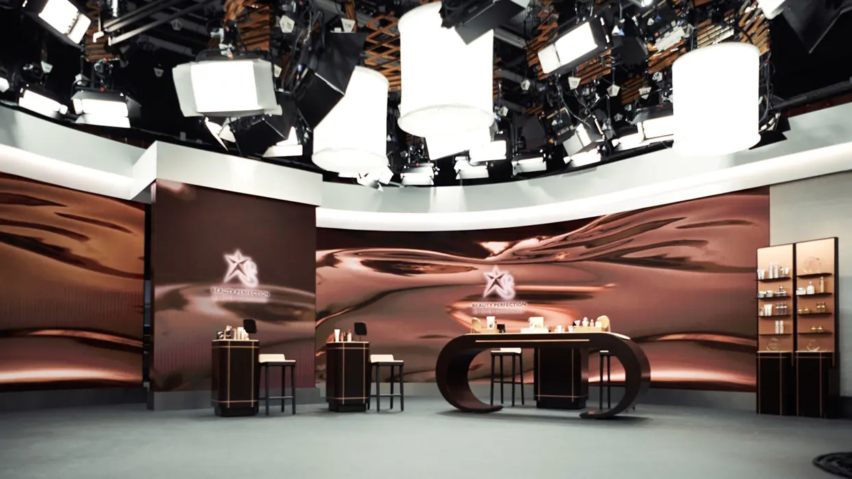 Curved LED wall in HSE Studio 3, view 1