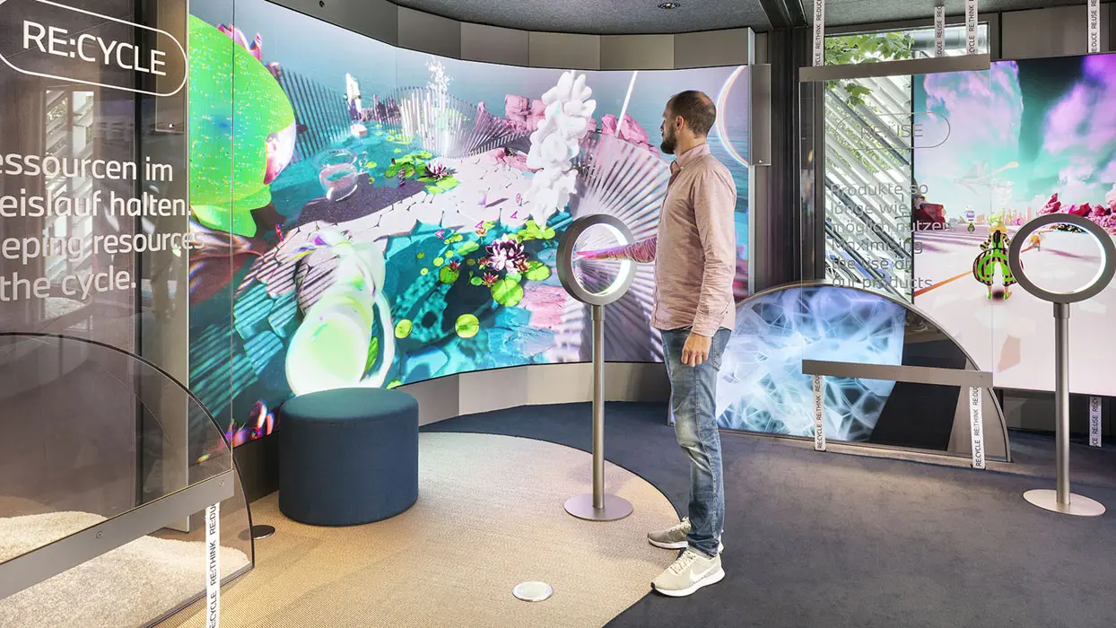BMW exhibition stand with a curved LED surface at IAA 2021, view 3