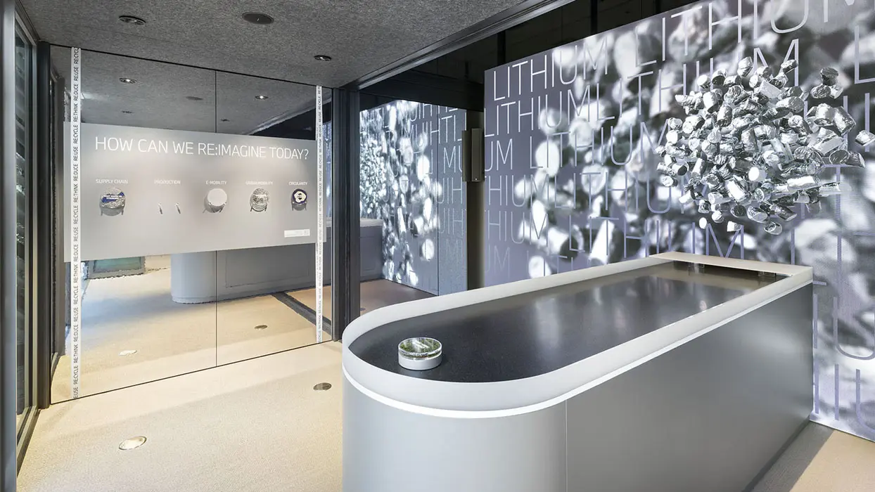 AV technology on the BMW i exhibition stand at IAA 2021, view 10