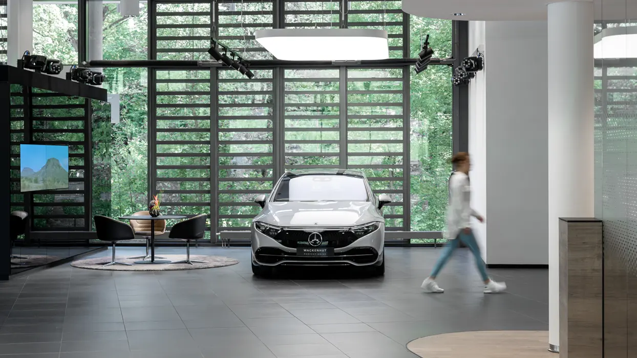Project view 3 of “Mercedes-Benz – Retail Stores”