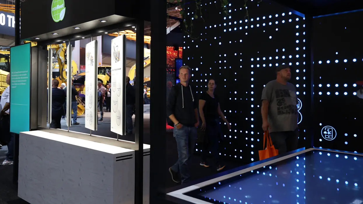 Rentagon projection on the Zeppelin exhibition stand at BAUMA, view 15