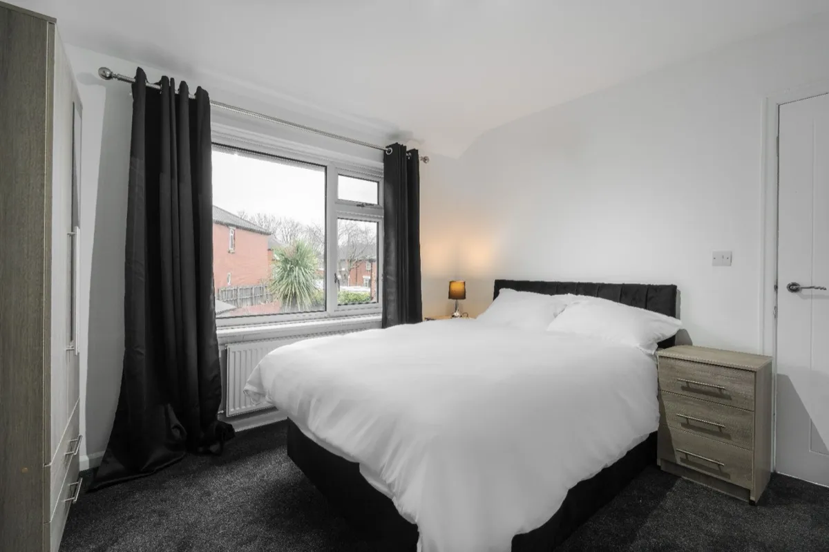 A hotel-standard double bedroom in a Farnworth short-let managed by Kammili Properties
