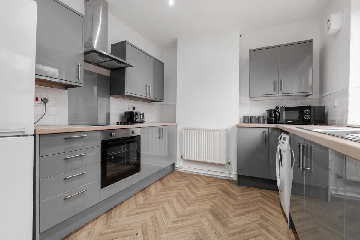 Inside 64 Macdonald Avenue in Farnworth, Bolton, photo 5