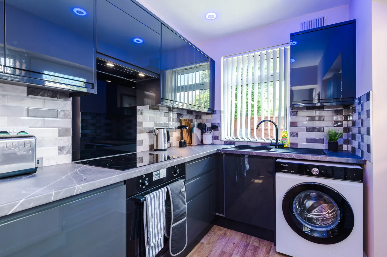 Fitted kitchen with gloss units, integrated hob and washing machine at 3 Albert Gardens