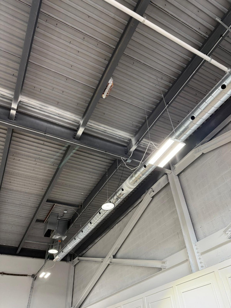 Exposed steel roof structure, ductwork and lighting inside an Oshawa commercial unit