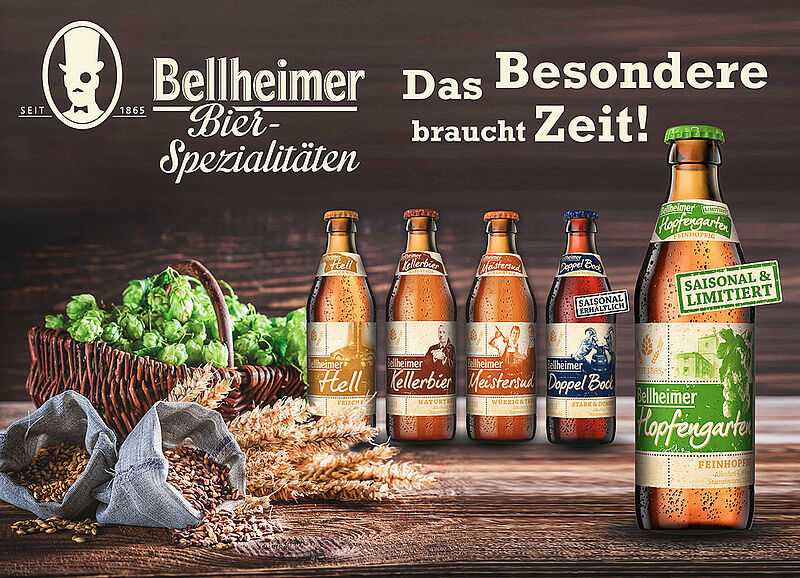 Bellheimer Bierspezialitäten mit Flasche Hopfengarten, Hopfenkorb und Malzsäcken auf einem Holztisch