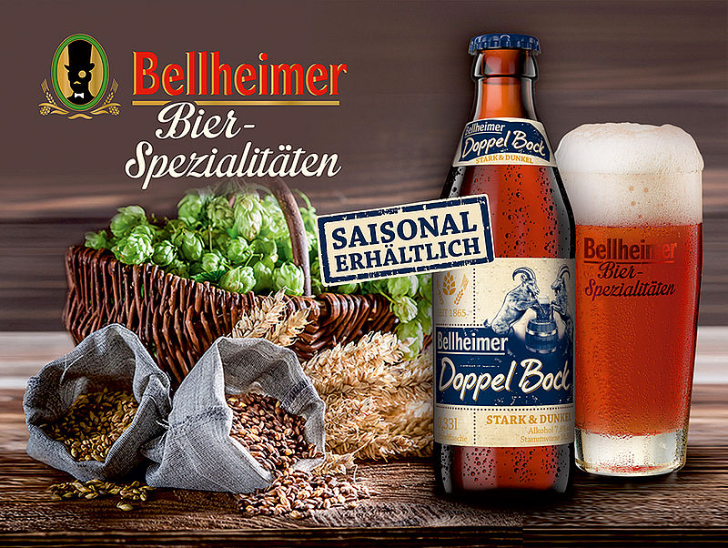 Flasche und Glas Bellheimer Doppel Bock mit Hopfenkorb und Malzsäcken, saisonal erhältlich