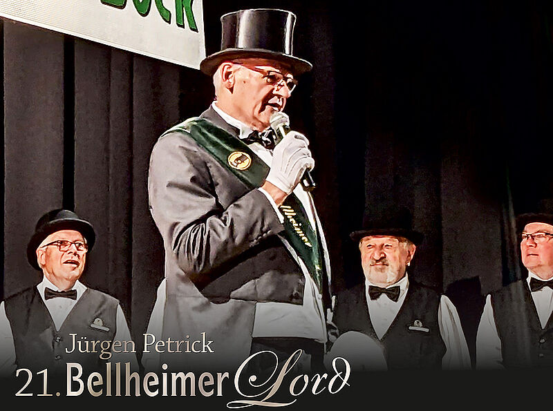 Jürgen Petrick, der 21. Bellheimer Lord, spricht mit Zylinder und Schärpe auf der Bühne