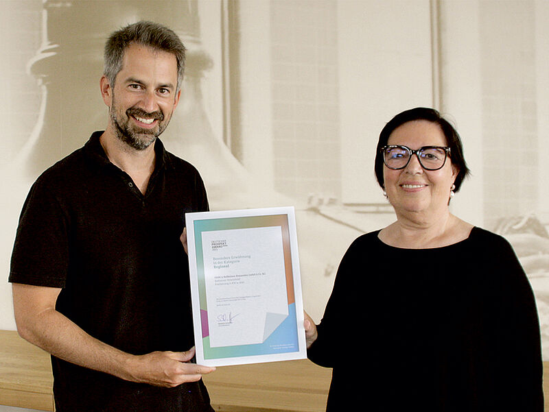 Übergabe der Urkunde zum Deutschen Prospekt Award 2021