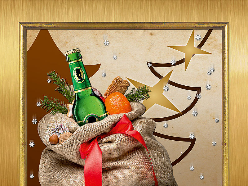 Weihnachtsgruß mit einer Flasche Bellheimer Lord Pils in einem Geschenksack mit Nüssen und Orange