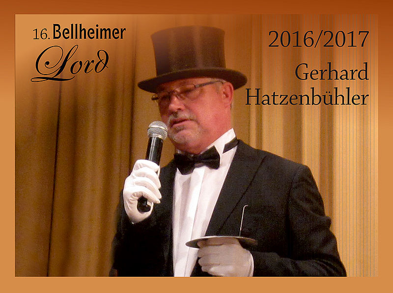 Gerhard Hatzenbühler, der 16. Bellheimer Lord 2016/2017, mit Zylinder und Mikrofon