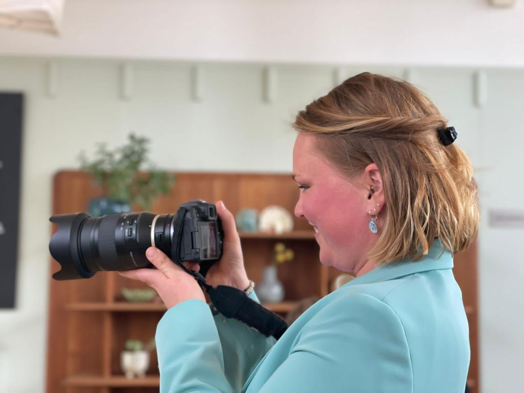 Fotograaf Femke van Door de lens van Fem aan het werk tijdens een fotoshoot