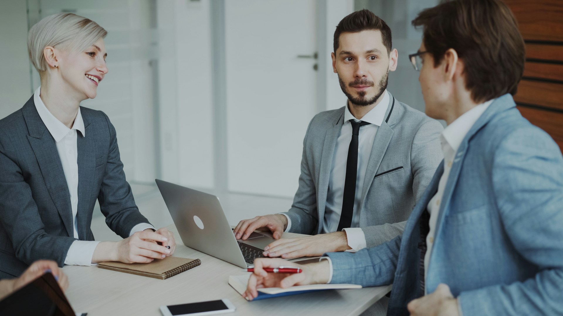 How a Business Broker Works With Buyers and Sellers
