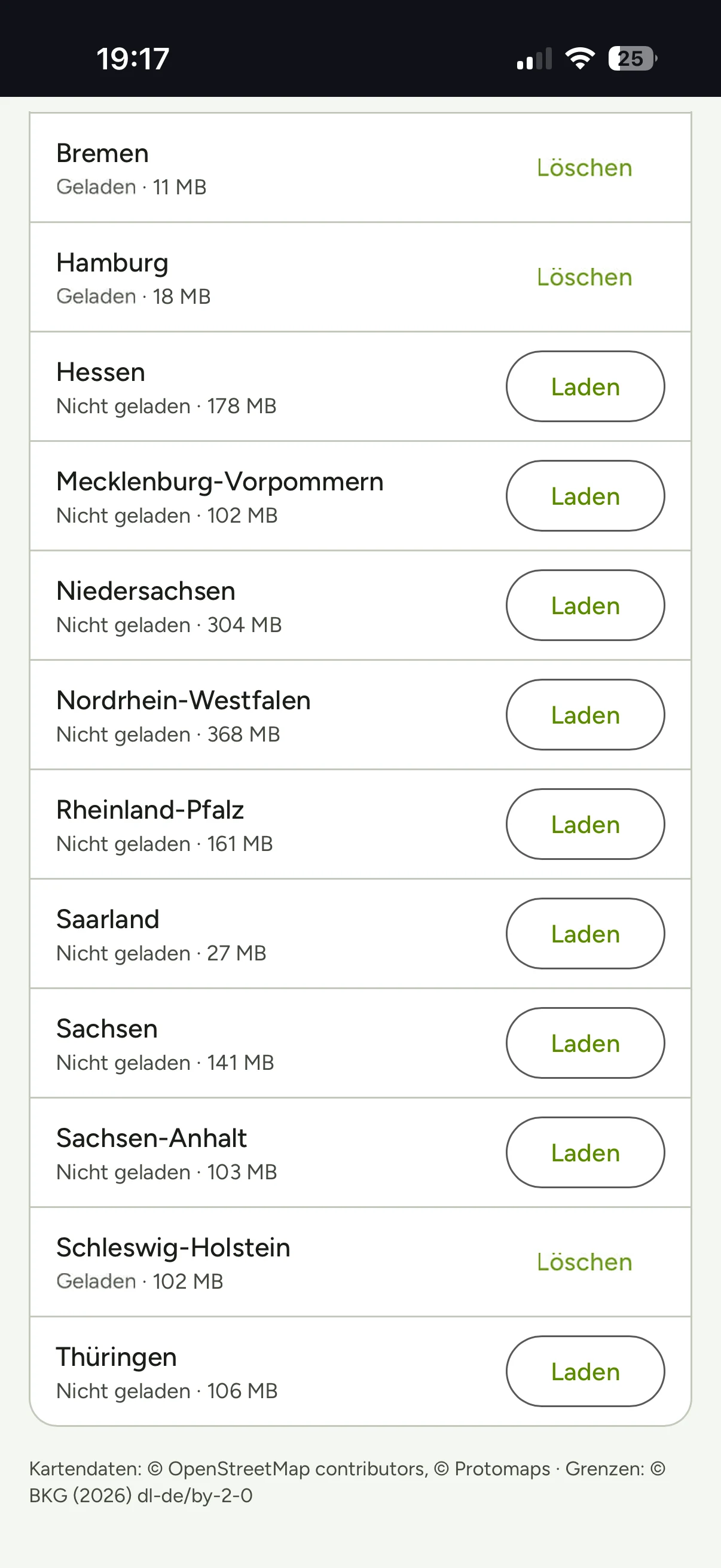 Offline-Karten in der App: Bundesländer mit Paketgrößen, Bremen, Hamburg und Schleswig-Holstein geladen, Nordrhein-Westfalen 368 Megabyte noch nicht geladen
