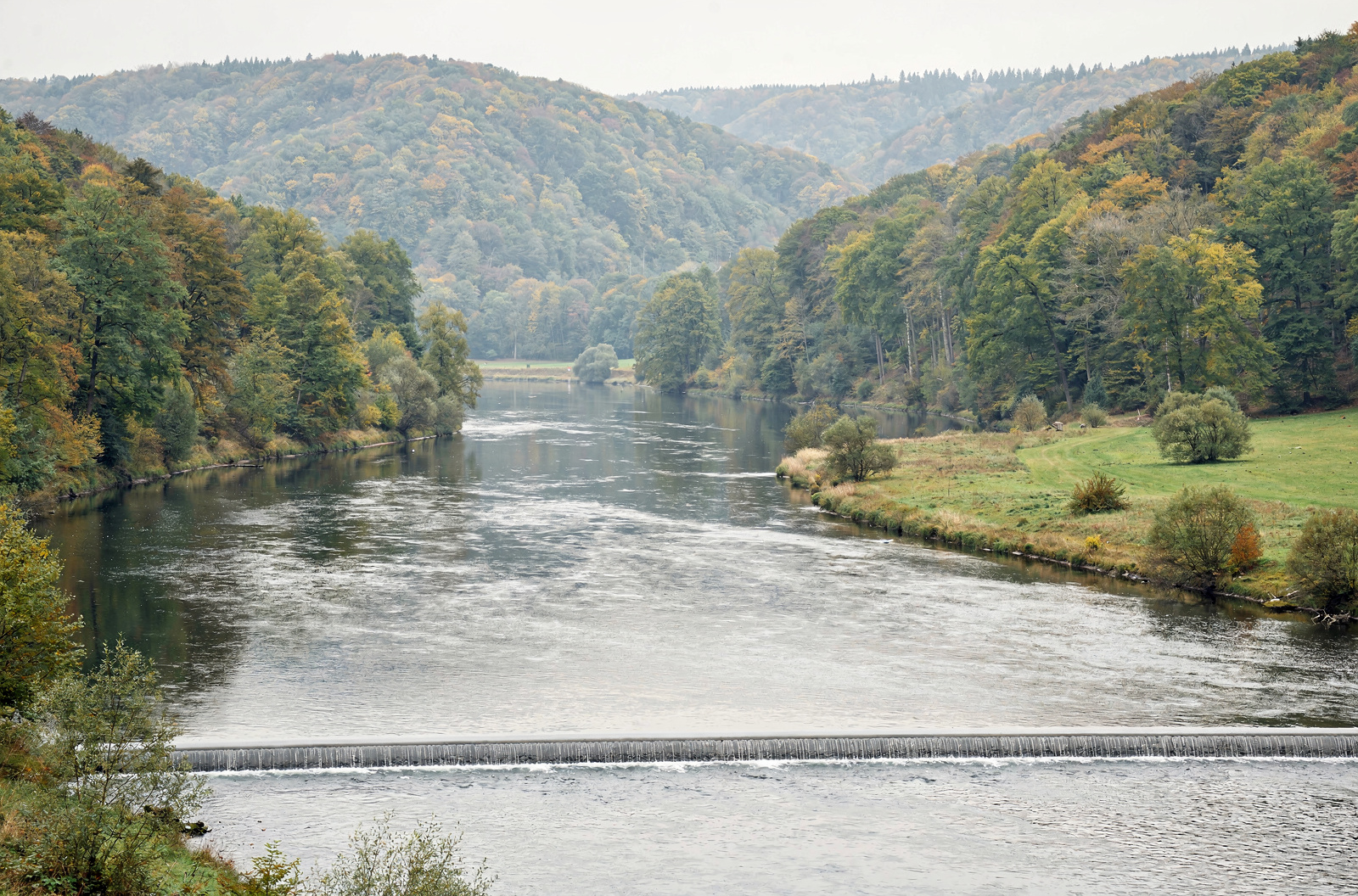 Die berühmteste Sage Deutschlands und die prächtigste Weserrenaissance — der große Etappenort flussabwärts.