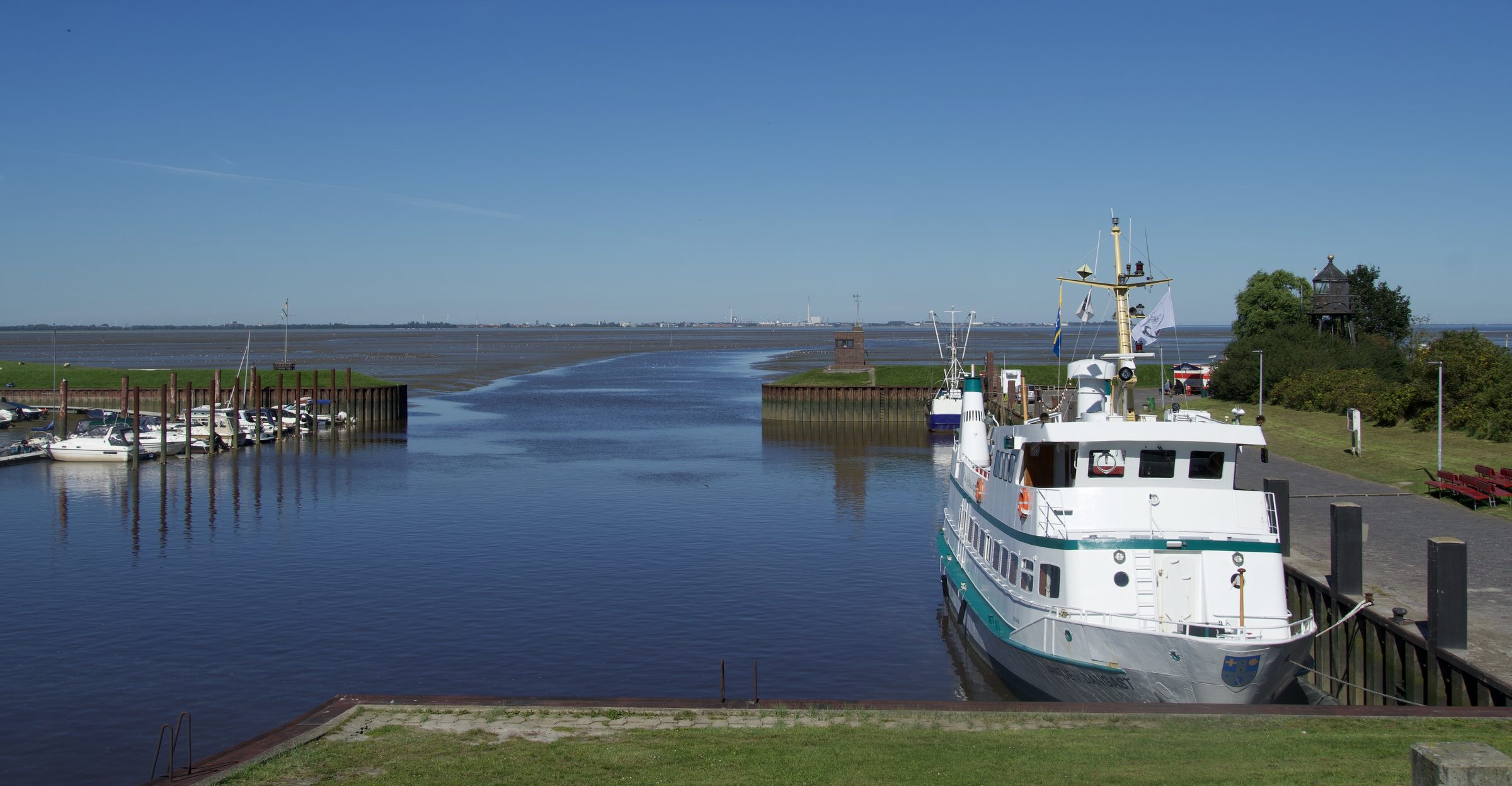 Flach, autofrei, verlässlich — warum die Bucht zwischen Dangast und Wilhelmshaven eine der entspanntesten Radregionen Norddeutschlands ist.