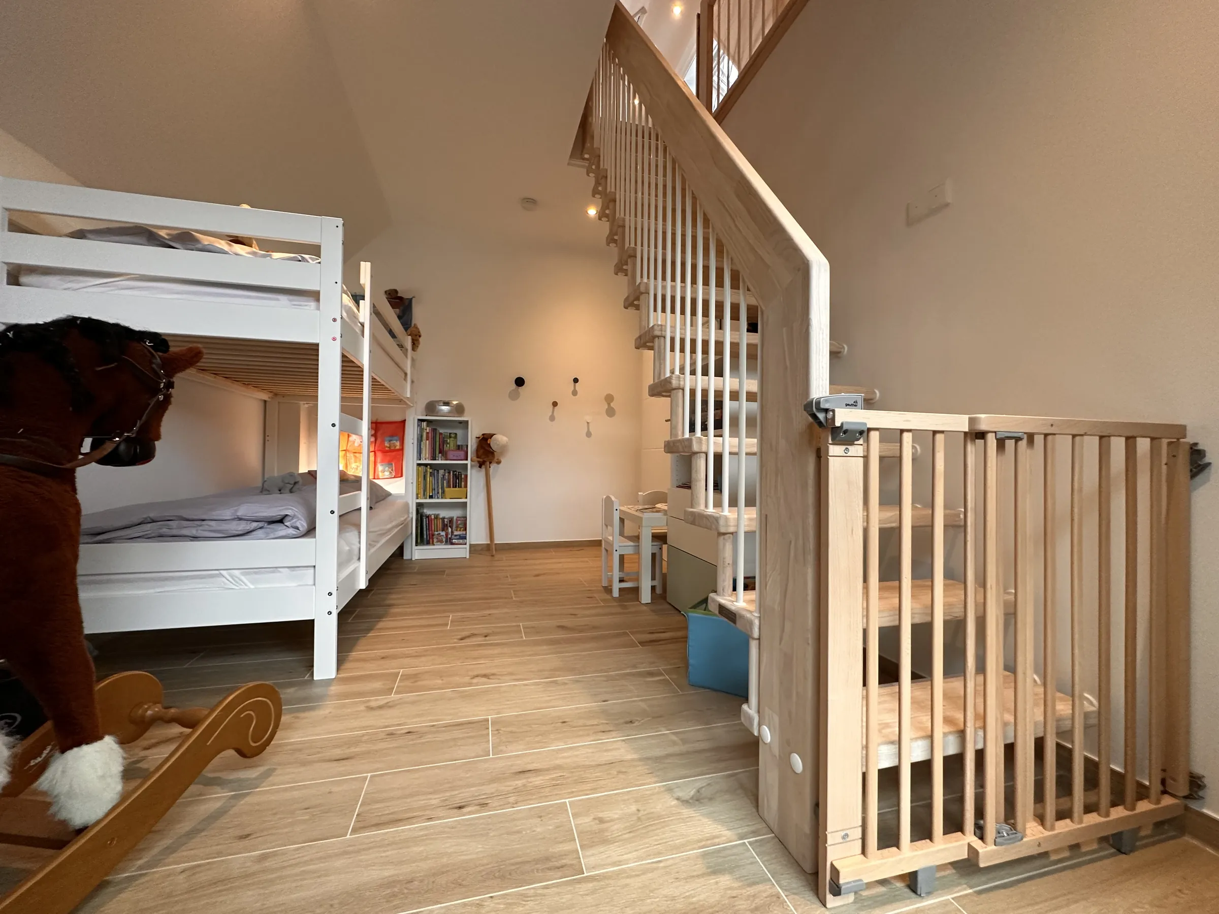Kinderzimmer im DAN53-Ferienhaus mit Etagenbett