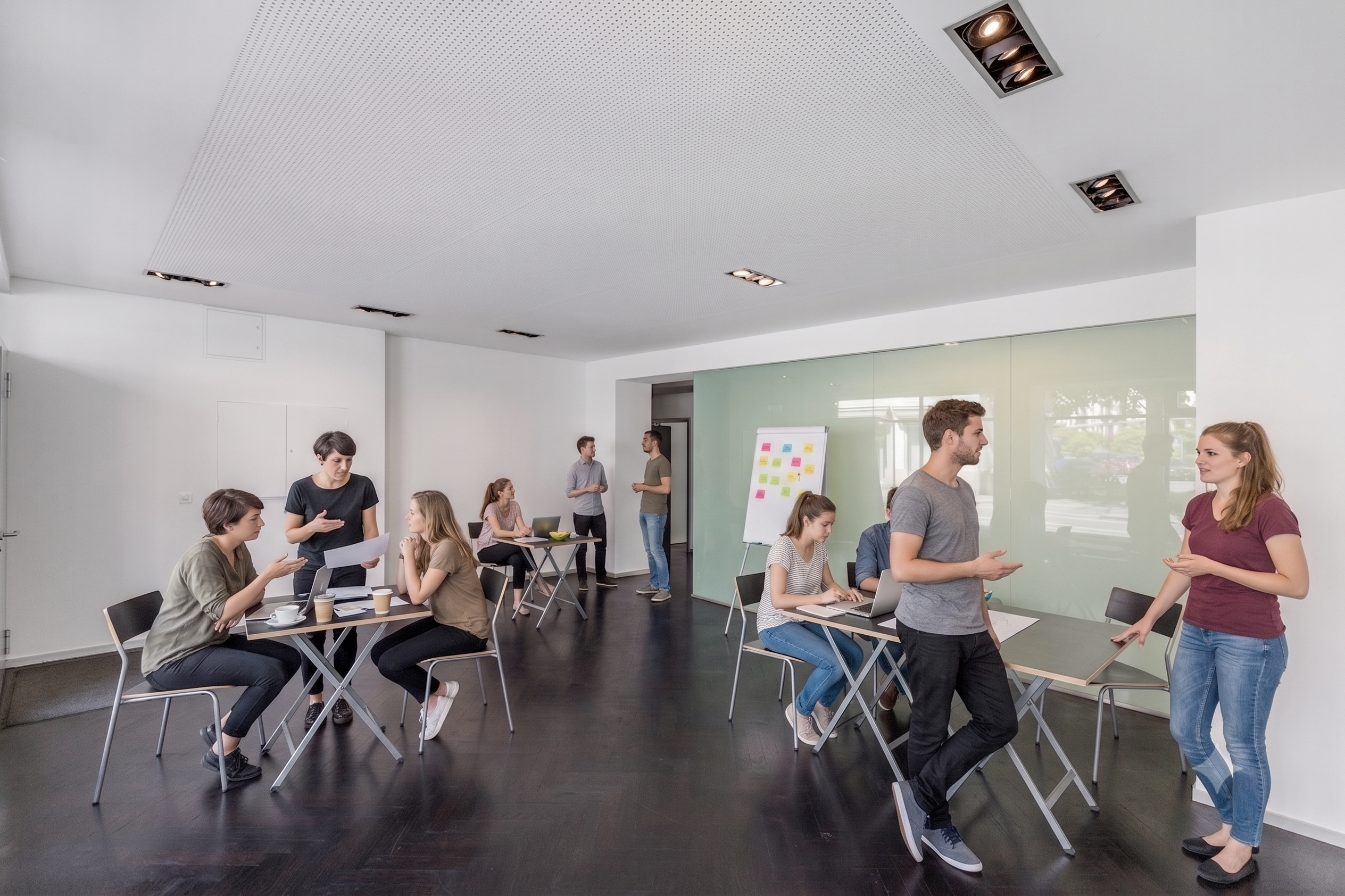 Menschen bei der Arbeit im Studio Das Habitat