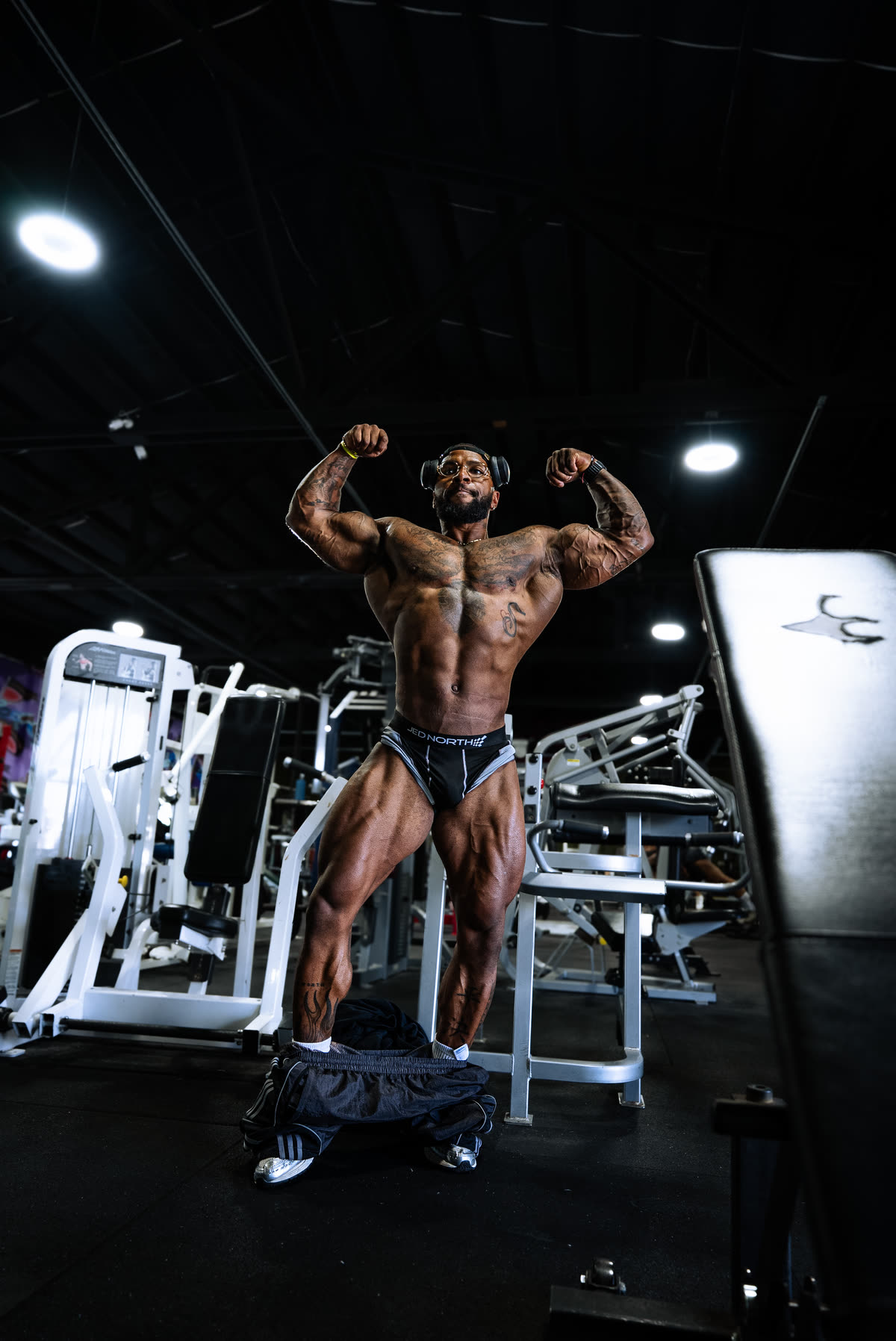 Front double bicep pose with the mirror behind