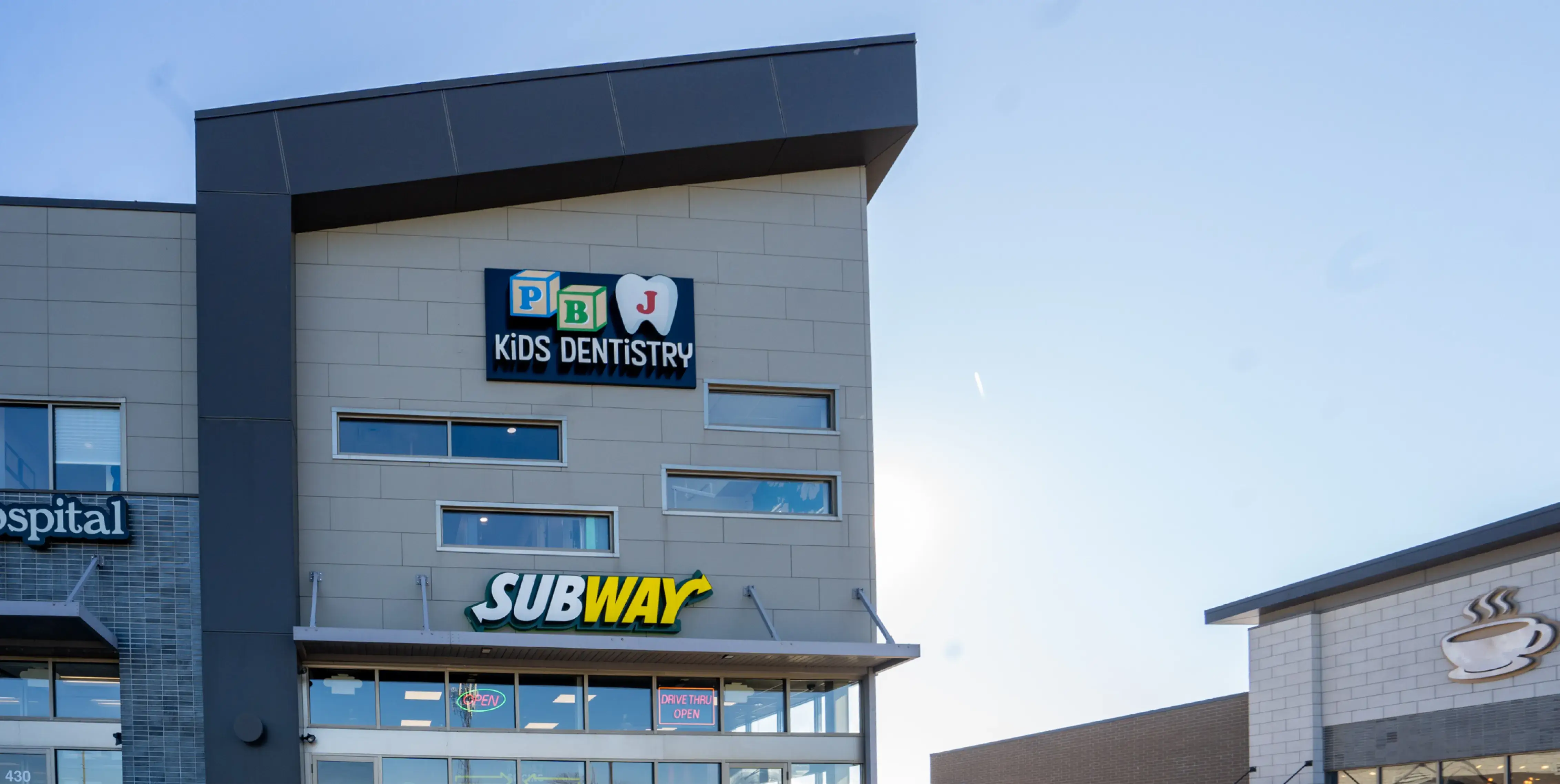 A building with a sign that says subway on the side of it.