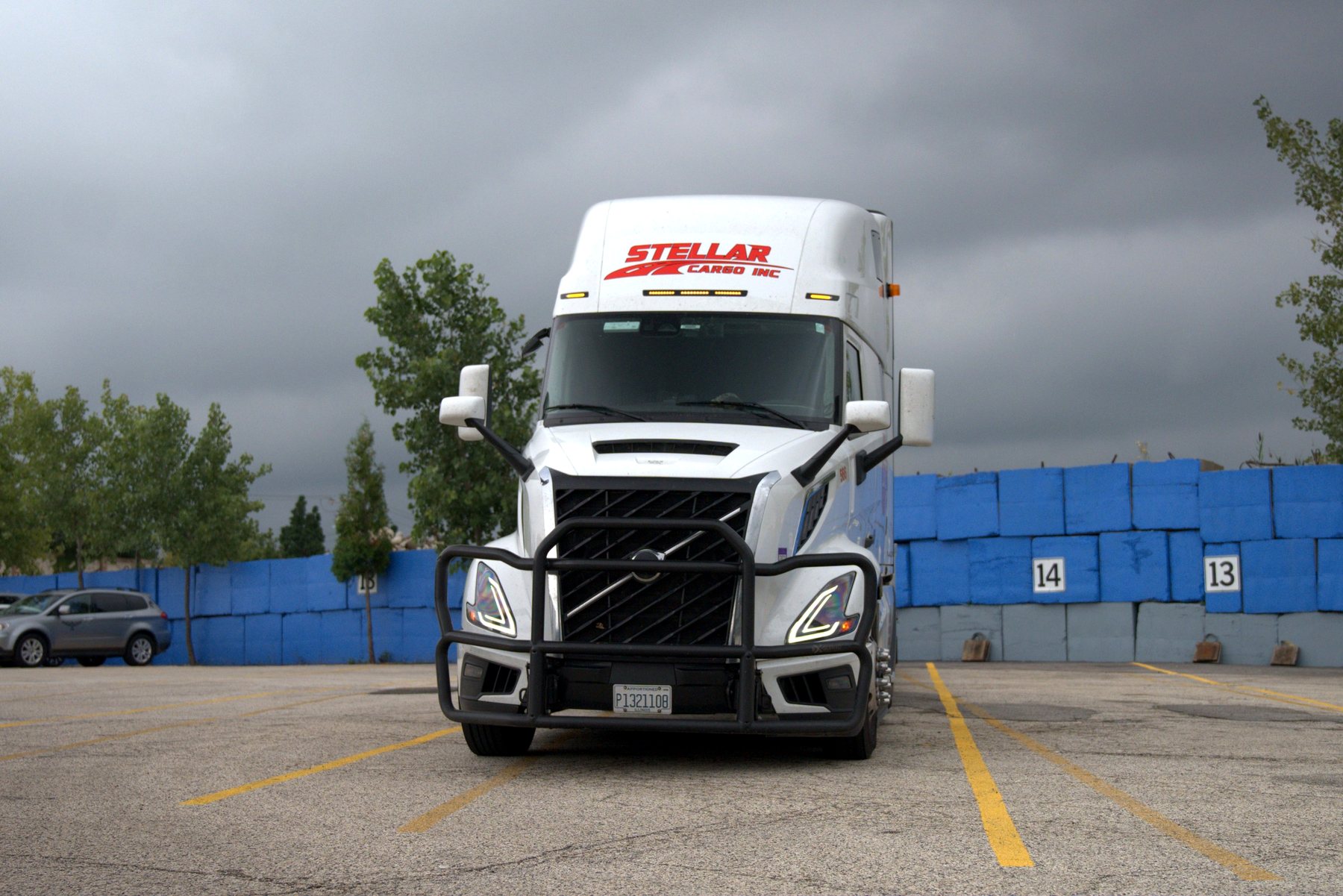 Front view of a Stellar Cargo tractor used for dry van freight