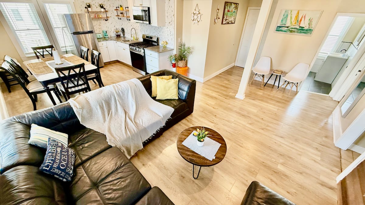 The Taylor House | Suite 3 – Ocean Breeze
