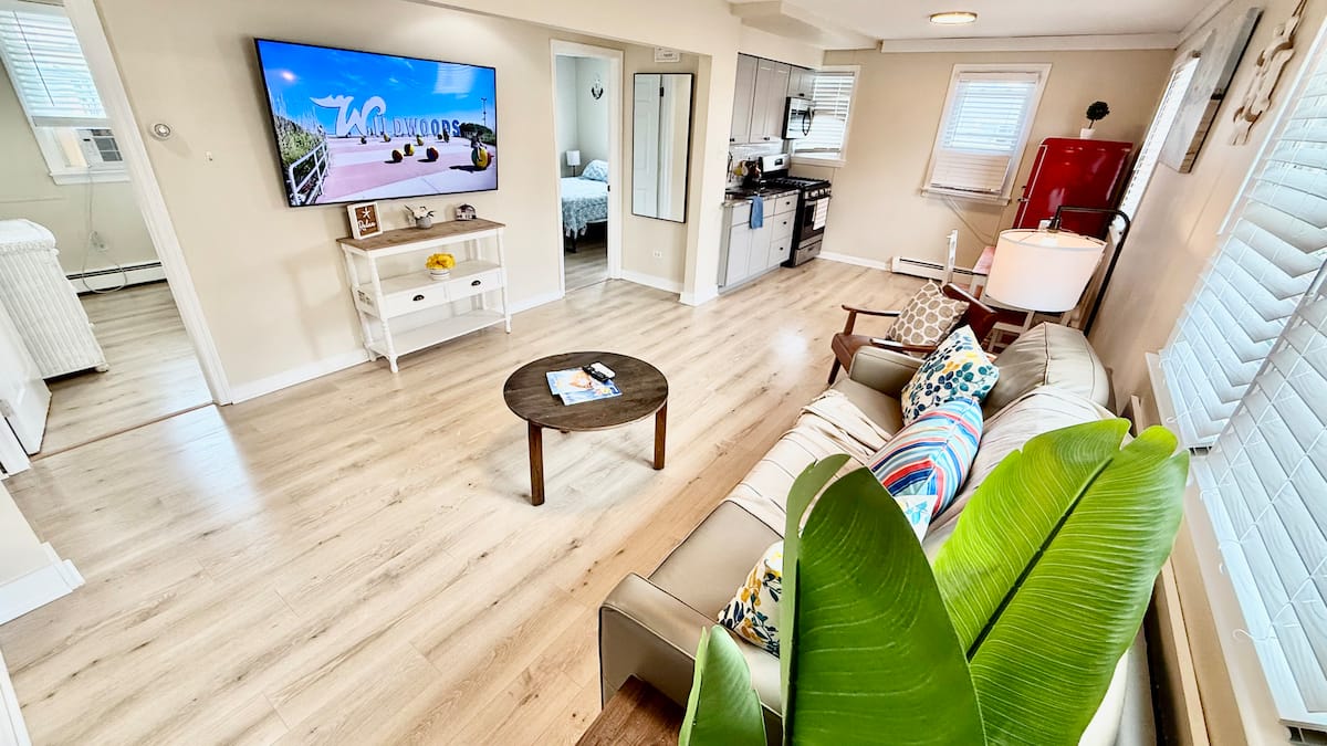 The Poplar House | Surfside Suite