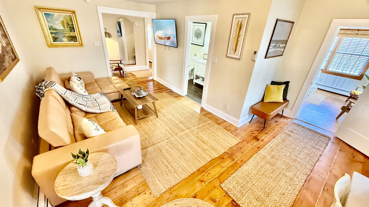 Red Fox Suites – Red Fox Suite