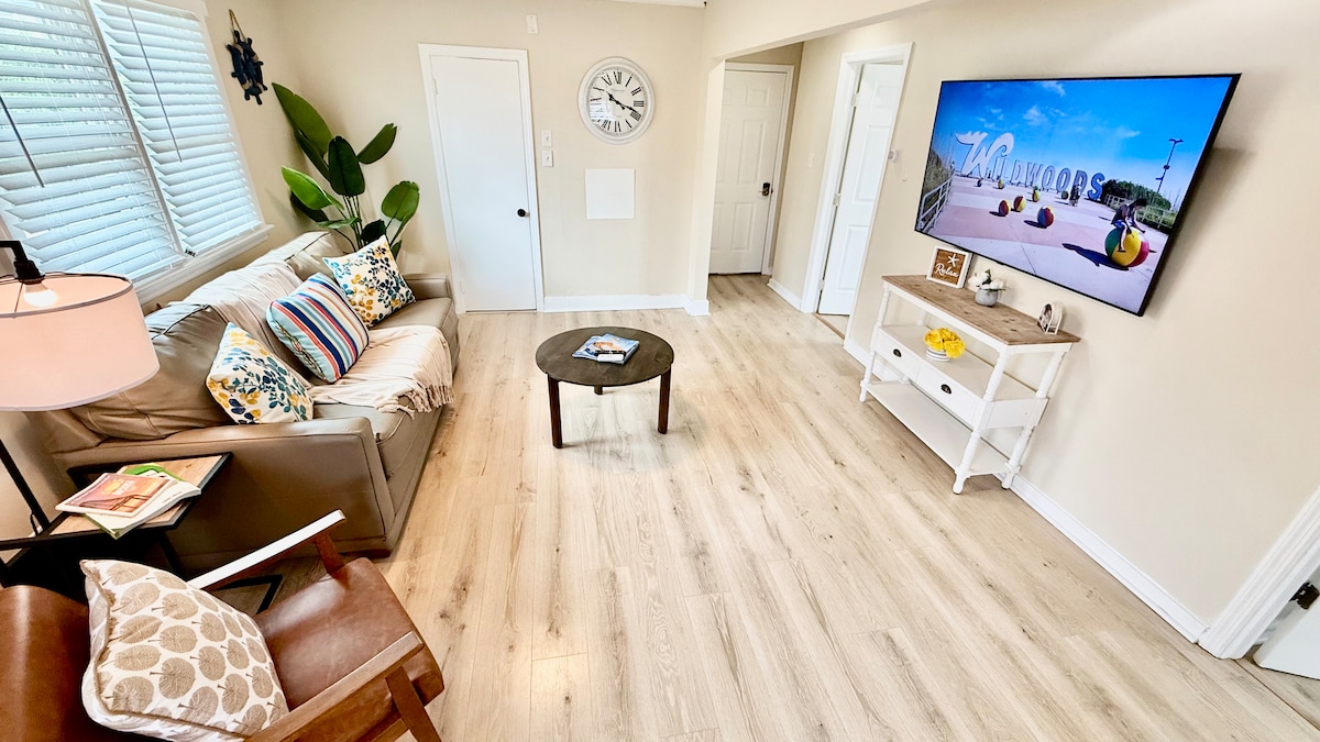 Living room image 16