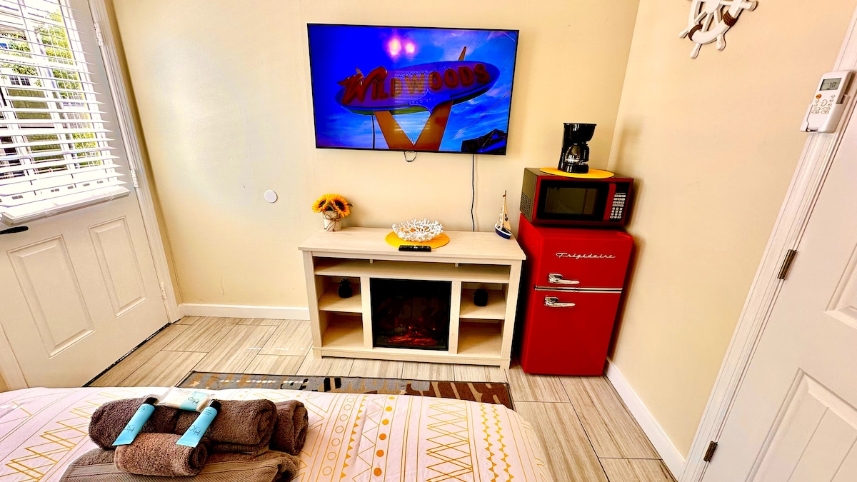 Cozy Queen Bedroom with Mini-Fridge, Drip Coffee Maker & 50" TV