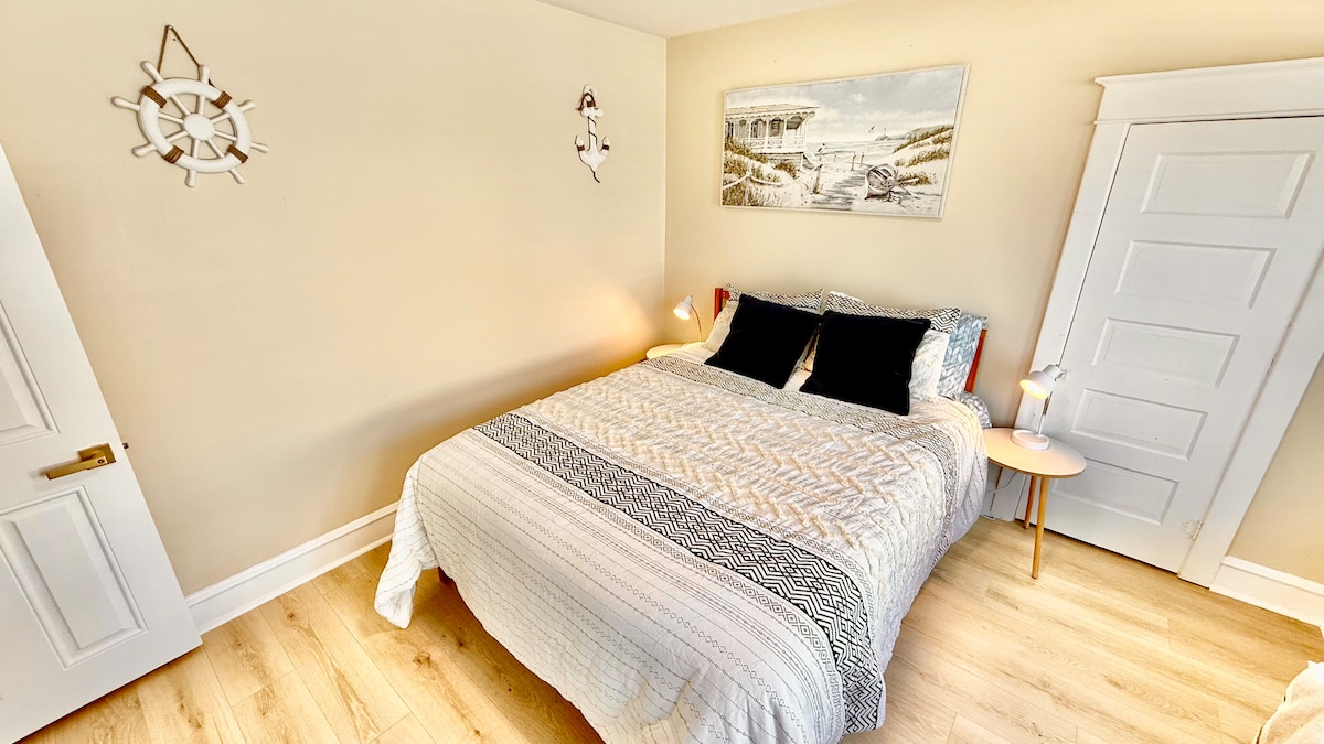 Bedroom 1 image 4
