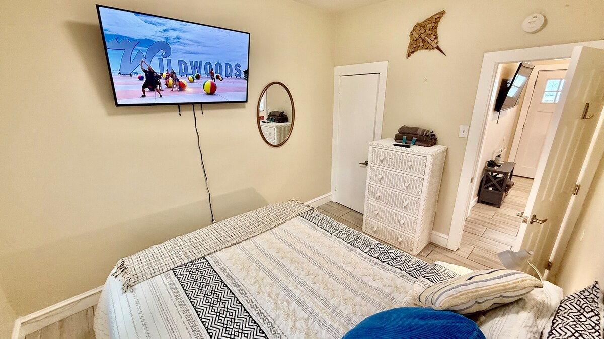Bedroom 1 image 8