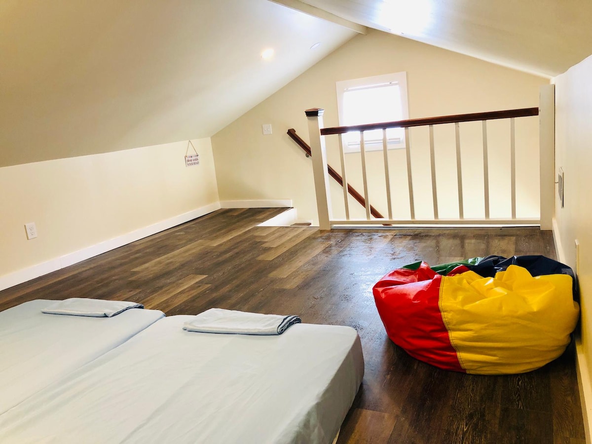 Our loft boasts two twin beds, an ideal and cozy nook for kids. It's a comfortable and adventurous space, perfect for yo