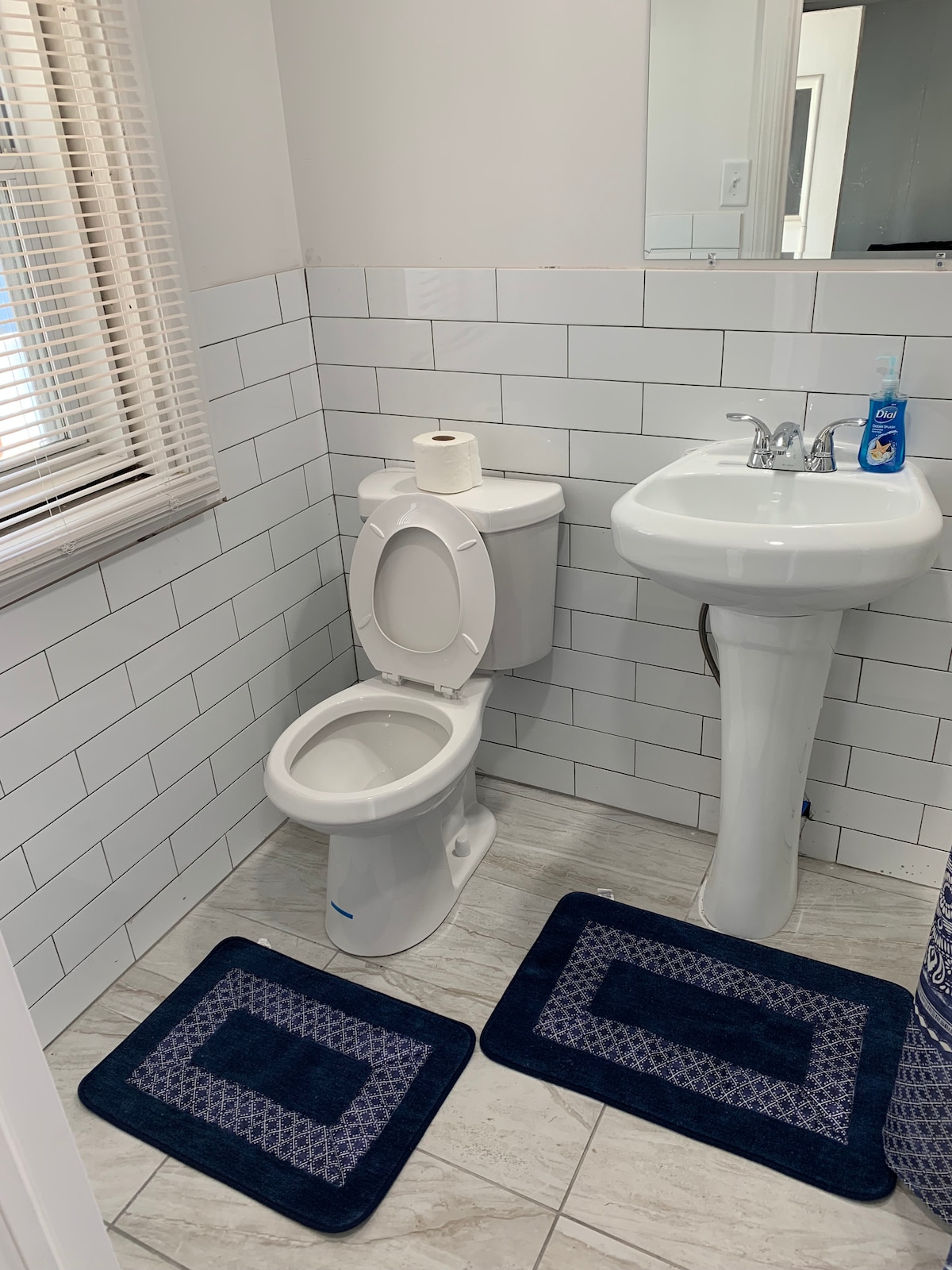 Full bathroom image 2