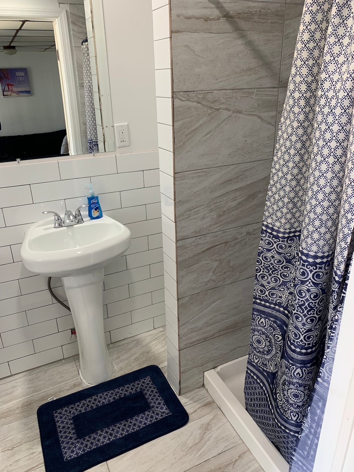 Full bathroom image 1