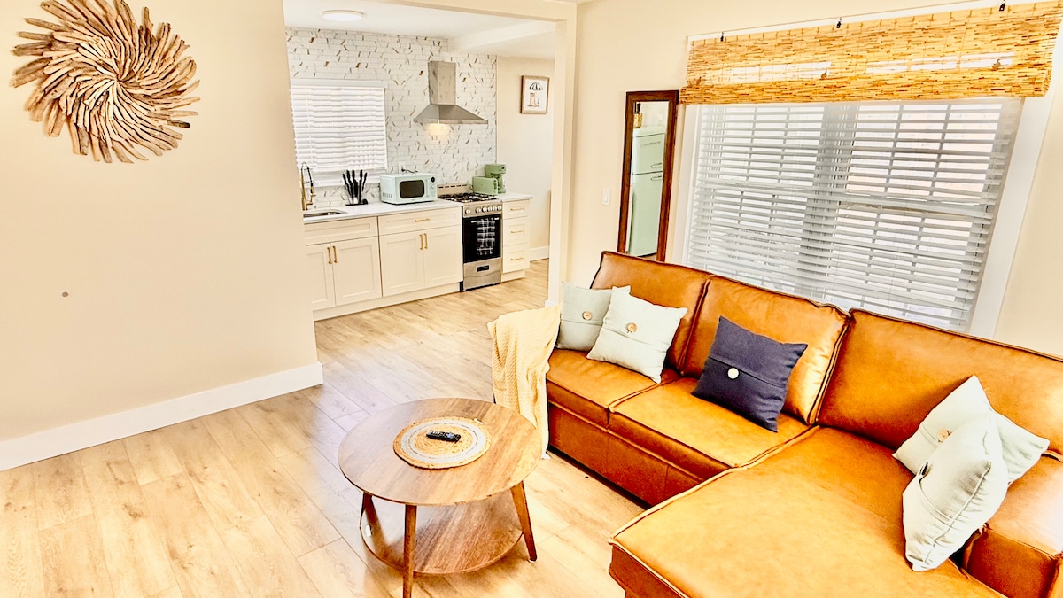Living room image 7