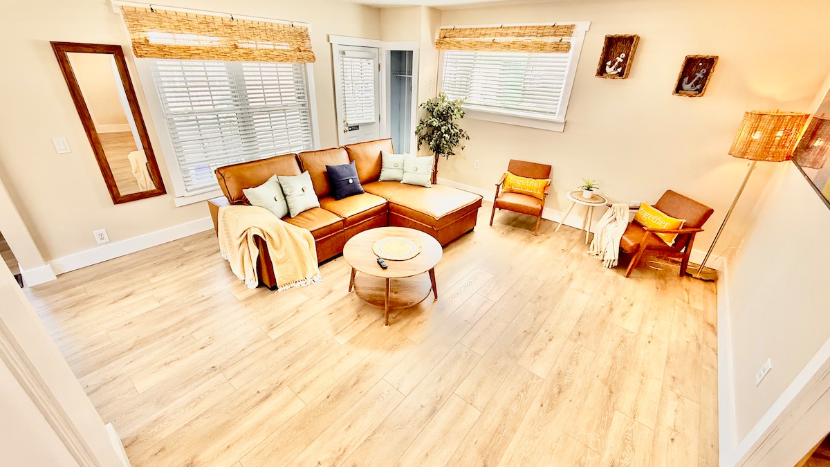 Living room image 13