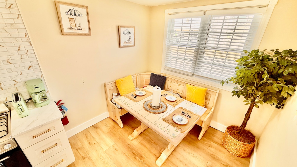 Dining area image 2