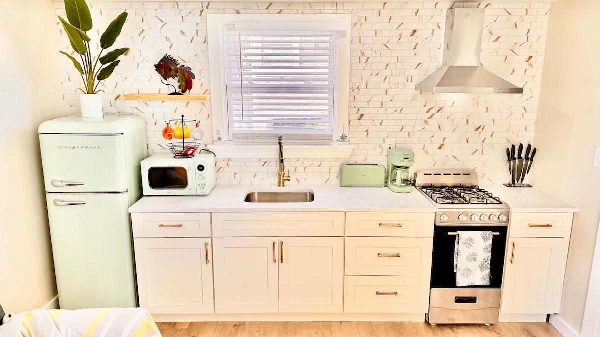 Full kitchen image 1