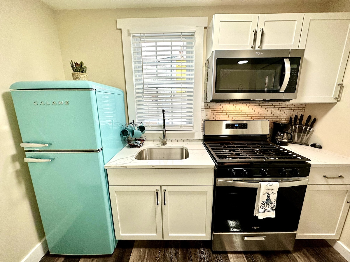 Kitchen with Foldable Table & Two Chairs